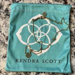 Kendra Scott necklace